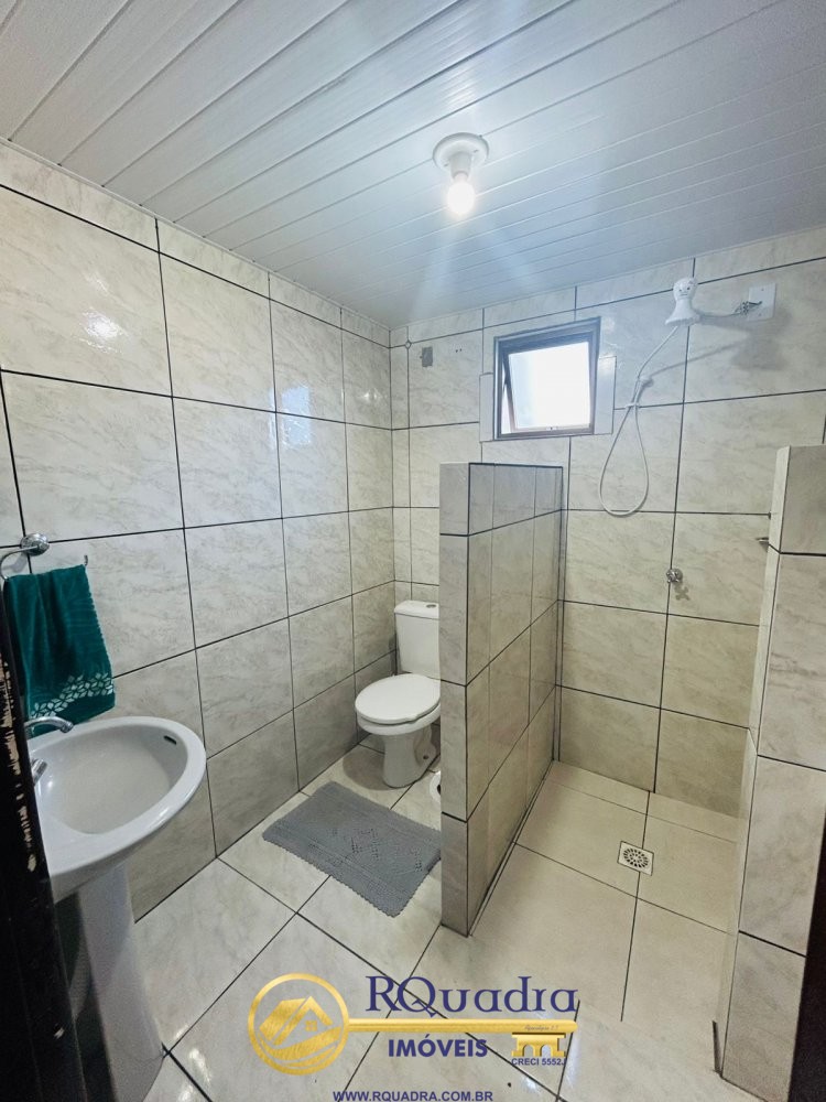 Linda casa de 4 dormit�rios - Na praia de Bombas  