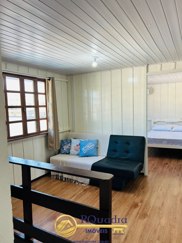 Linda casa de 4 dormit�rios - Na praia de Bombas  