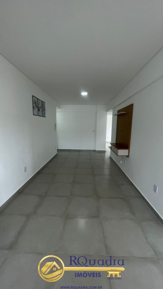 APARTAMENTO COM 3 QUARTOS EM BOMBAS 