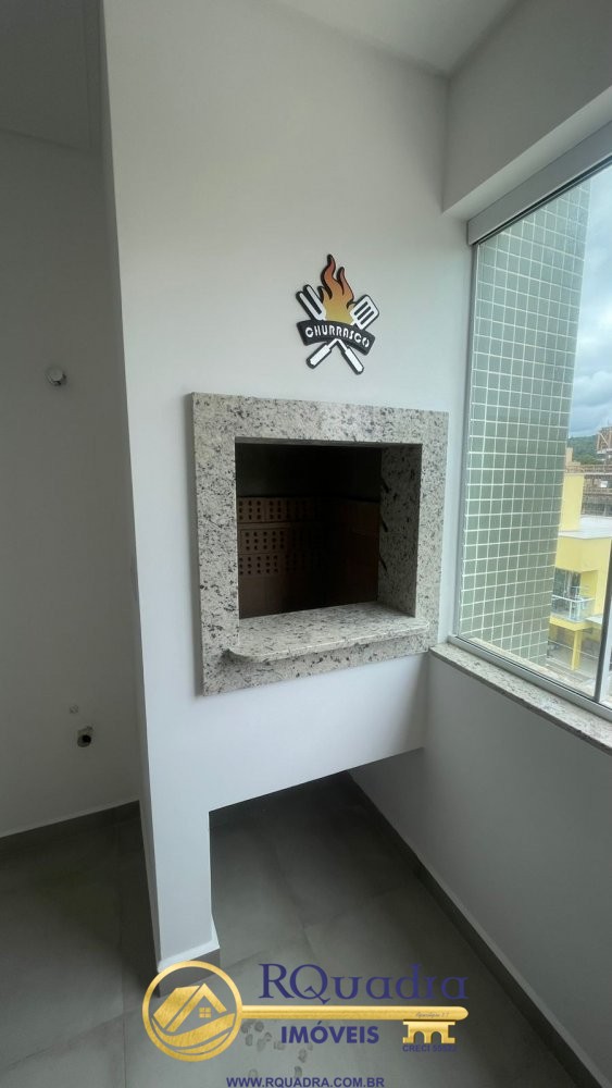 APARTAMENTO COM 3 QUARTOS EM BOMBAS 