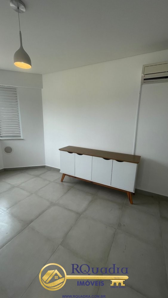 APARTAMENTO COM 3 QUARTOS EM BOMBAS 