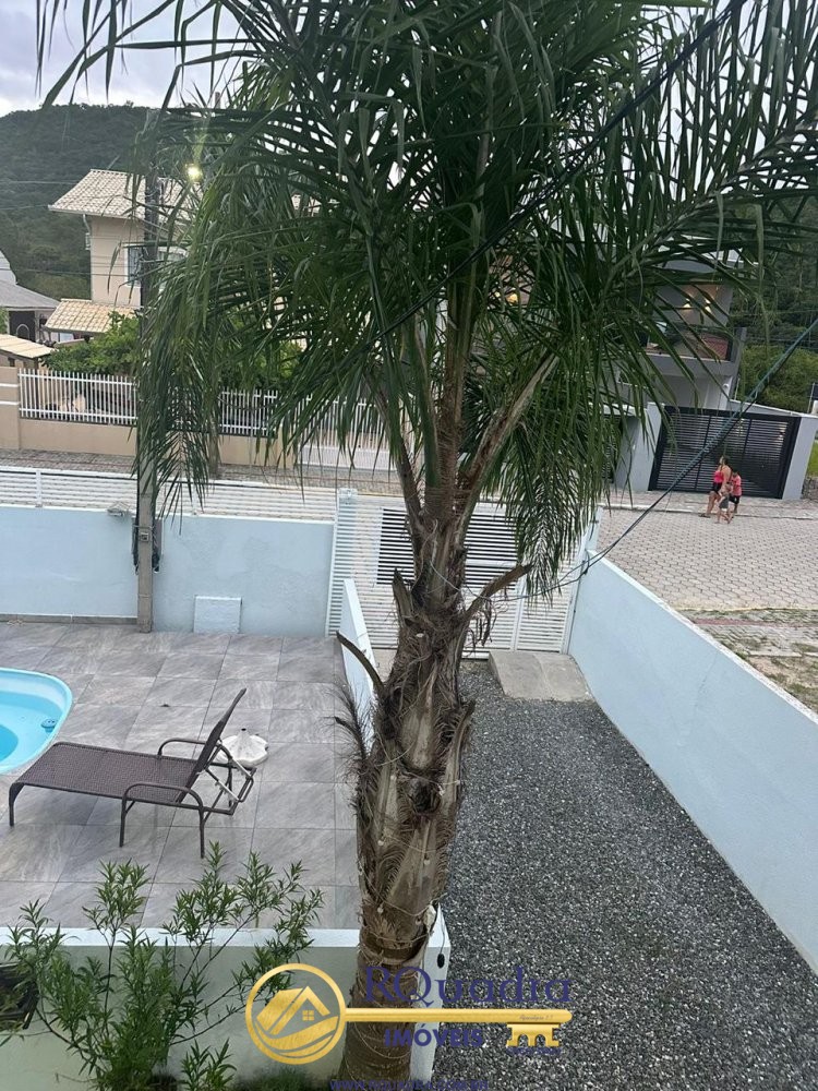 CASA COM 5 SUITES E PISCINA EM ZIMBROS