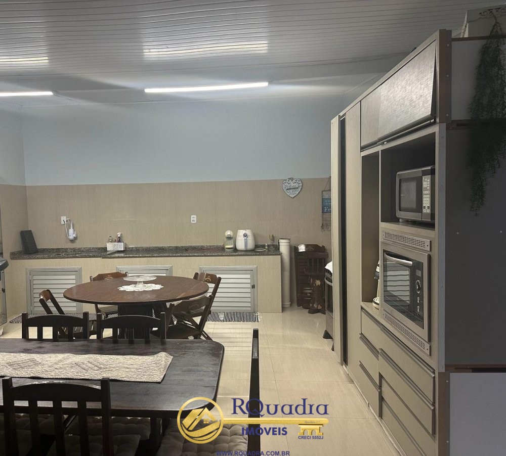 CASA COM 5 SUITES E PISCINA EM ZIMBROS