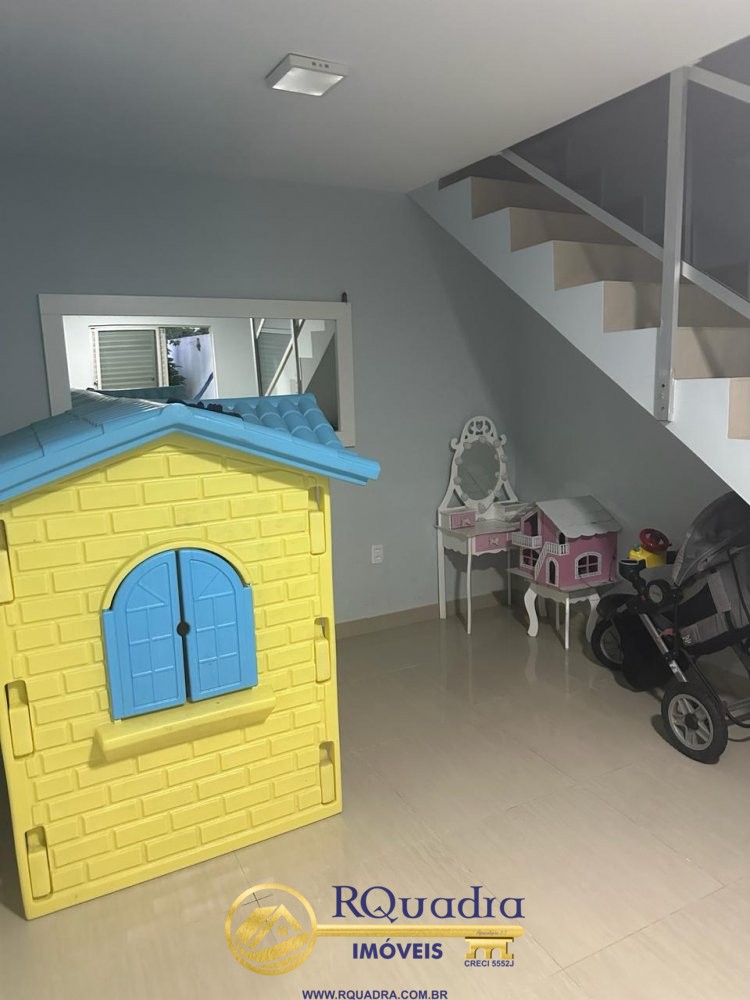 CASA COM 5 SUITES E PISCINA EM ZIMBROS